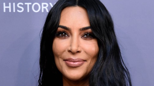 Nem aprózta el: Kim Kardashian rendesen kipakolta melleit az amfAR gálán