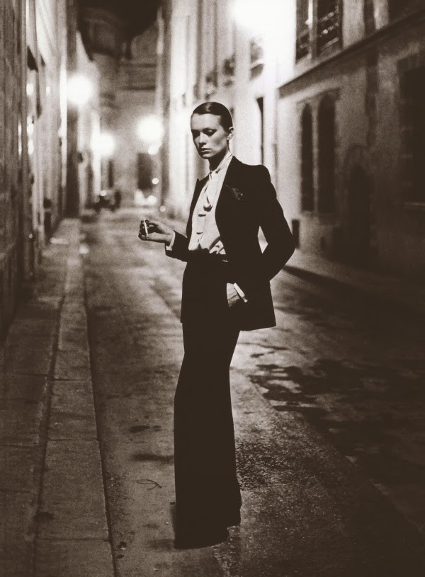 Helmut Newton, Le Smoking c. képe