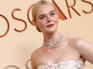 Elle Fanning meseszép hercegnőként ragyogott az Oscar vörös szőnyegén, a ruhája különleges jelentést hordozott 