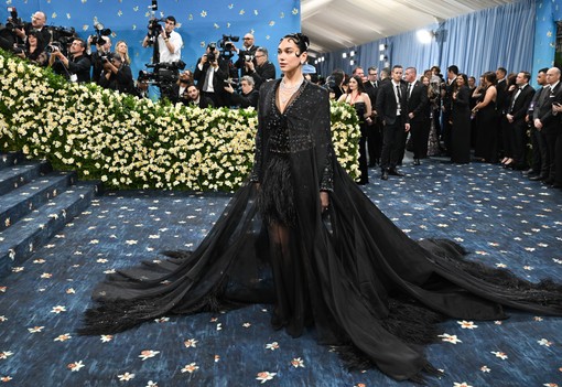 Dua Lipa Chanel meztelenruhája volt a Met-gála legszebb darabja, a lélegzetünk is eláll tőle