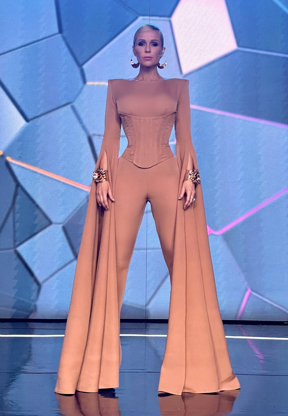 Köllő Babett Sztárban sztár leszek ruhája igazi showruha