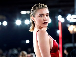 Florence Pugh meztelenruhája magasan a kedvencünk, és ki is fejtjük, miért