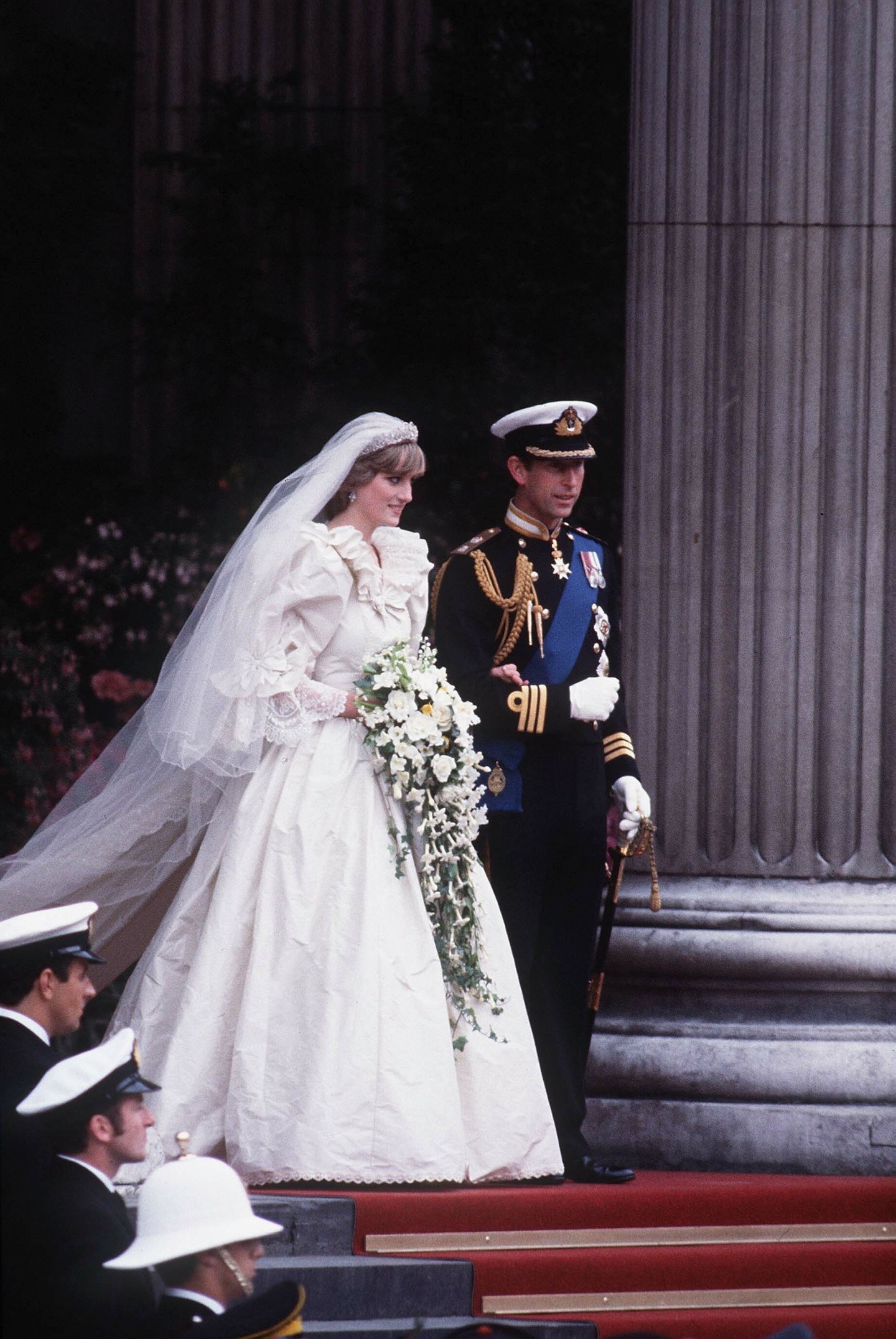 Károly király és Diana hercegné 1981. július 29-én kötött házasságot a londoni Szent Pál-székesegyházban. Esküvőjük volt az első királyi esküvő, amelyet 1501 óta ebben a templomban tartottak, és több mint 3 ezer vendég vett részt rajta. Évekkel később, 1996-ban a pár véglegesítette válását.
