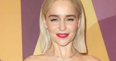 Emilia Clarke ruhája már nem is lehetne előnytelenebb!