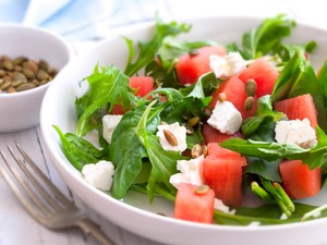 Ezt a hűsítő görögdinnye salátát mindenképpen ki kell próbálnod