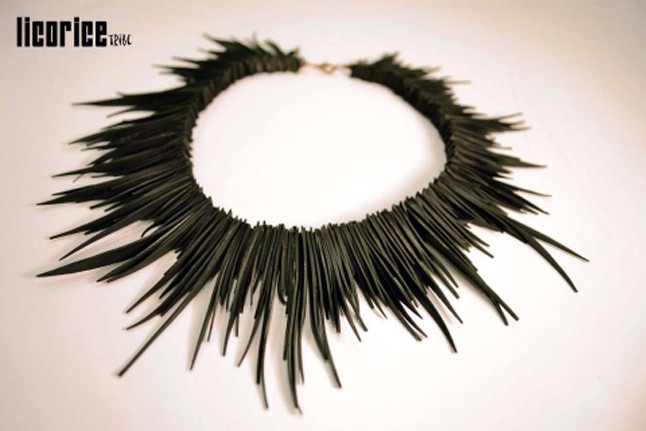 Így születik gyönyörű ékszerként újjá a bicikligumi