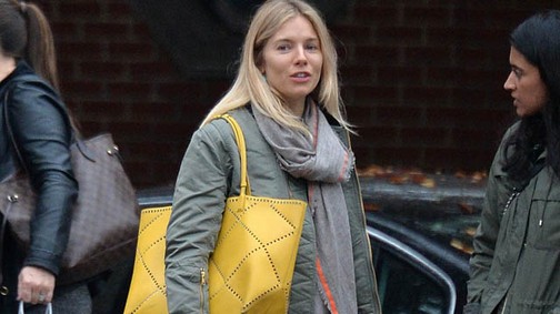 Smink nélkül felismered a szőke színésznőt?