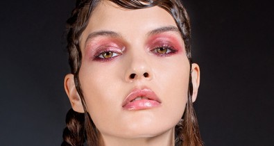 Ülj fel te is erre a szuper új hullámra: Hullámos haj, fényes smink