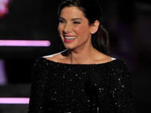 Sandra Bullock nőkkel vigasztalódik?