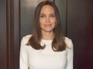 Angelina Jolie a családon belüli erőszak áldozatainak gyűjtött össze néhány tanácsot
