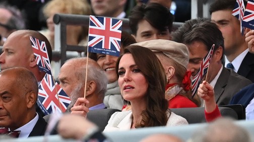 Kate Middleton stílusos szettje a hetvenes éveket idézi