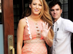 A várandós Blake Lively újabb bámulatos szettben