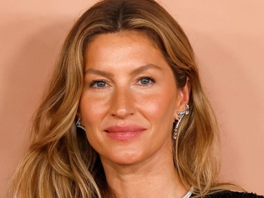 Gisele Bündchen meztelenruhában tért vissza szülése után a vörös szőnyegre, valami álomszép