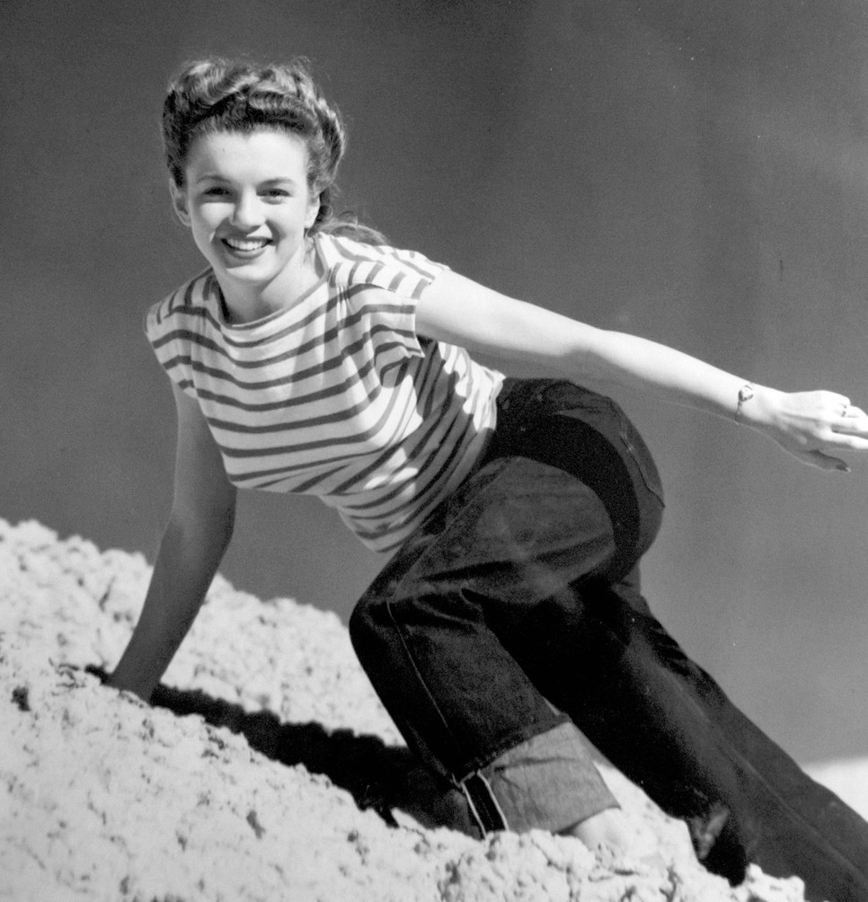 Itt még sehol sem Marilyn Monroe volt jellegzetes platinaszőke hajkoronája, azonban széles mosolya már igen