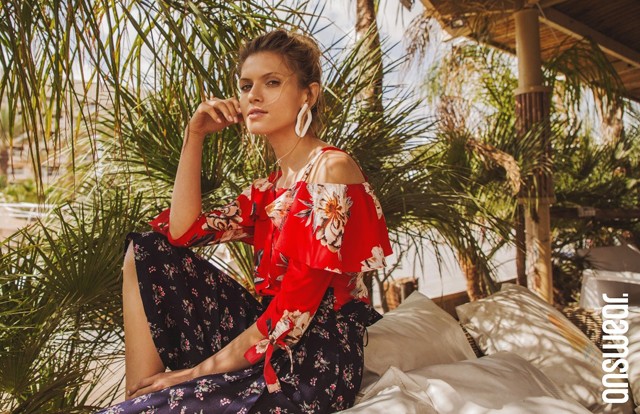 Mutatjuk, mi nem maradhat ki a nyári ruhatáradból: csíkok és virágok mindenhol!