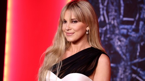 Millie Bobby Brown élete legmerészebb ruhájában hódít