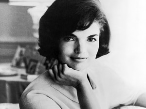 Íme Jackie Kennedy álomszép ruhája, amiben lánya és unokája is tündökölt
