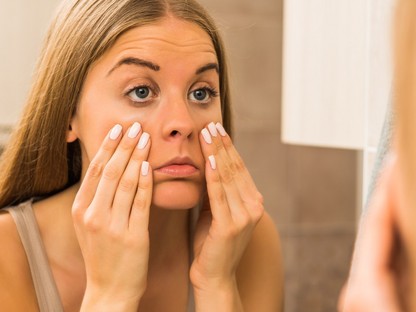 Fáradt szemek a tükörben: Ezzel az egyszerű trükkel csillogó tekinteteted lehet minden nap!