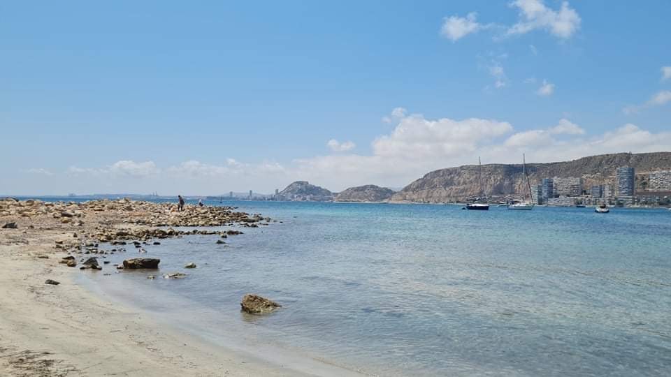 Ez volt az a kis "titkos" öböl, ahol megcsípett a medúza, de itt jól látható, mennyire sík a terep egészen a vízig