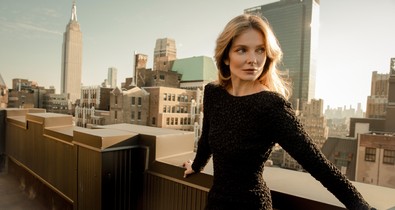 Mihalik Enikő teljesen átlátszó felsőbe bújt: a leheletkönnyű anyag a mellbimbóit sem takarta