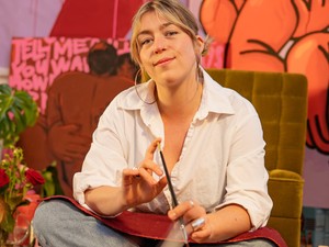 Erotika a festővásznon: meztelenség, mint mondanivaló Fülöp Luca művészetében