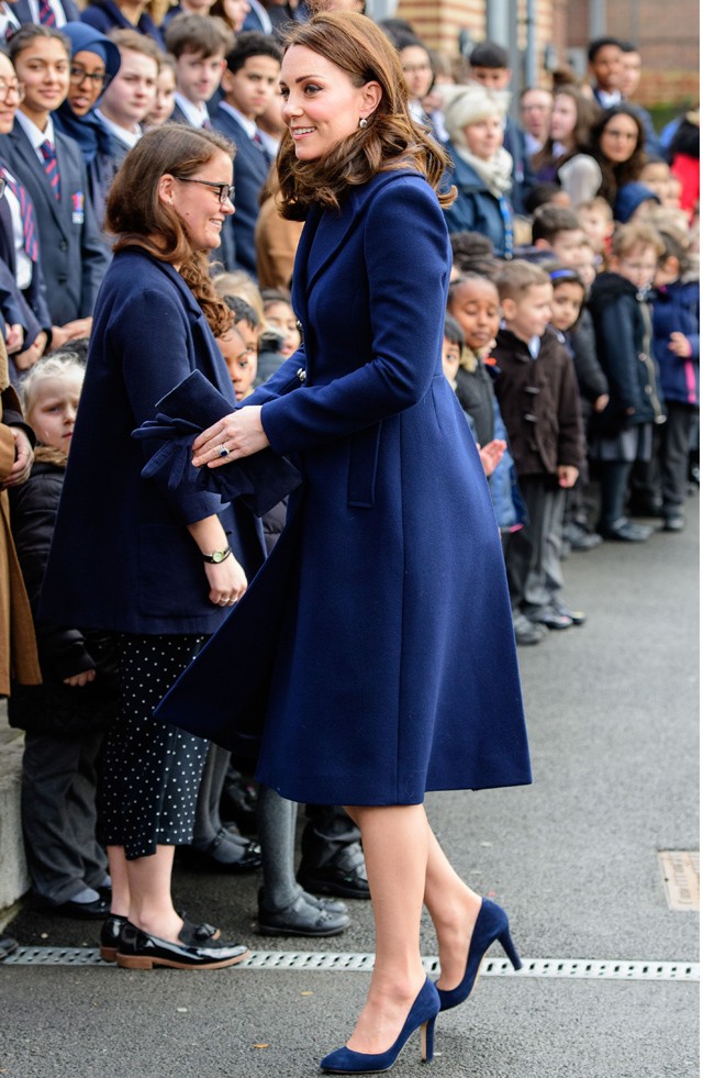 Kate Middleton egy Hobbs kabátban