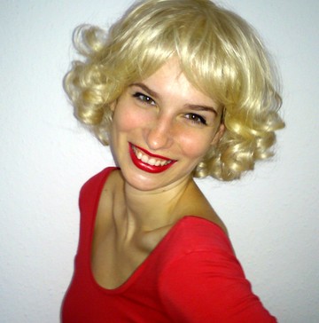 Bajcsay Viki, az Imogen tervezője símán lehetne szőke a mindennapokban is.