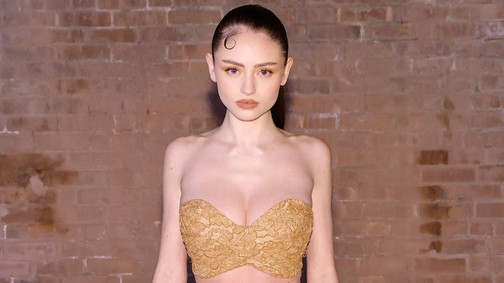 Heidi Klum 21 éves lánya káprázatos pucérruhában pózolt, azonnal ellopta édesanyja elől a show-t a vörös szőnyegen