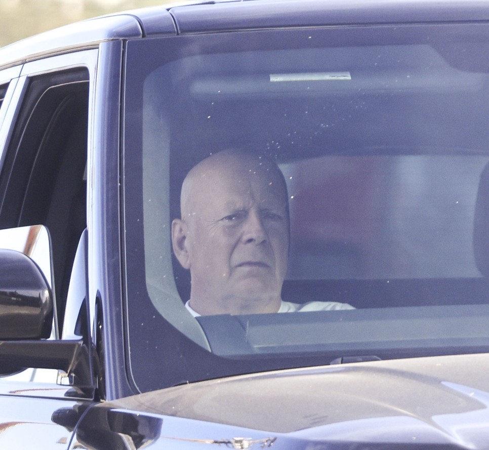 A színész kissé fáradtnak tűnik a képeken