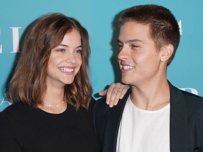 Óriási: Dylan Sprouse Muzsika TV-t néz Magyarországon