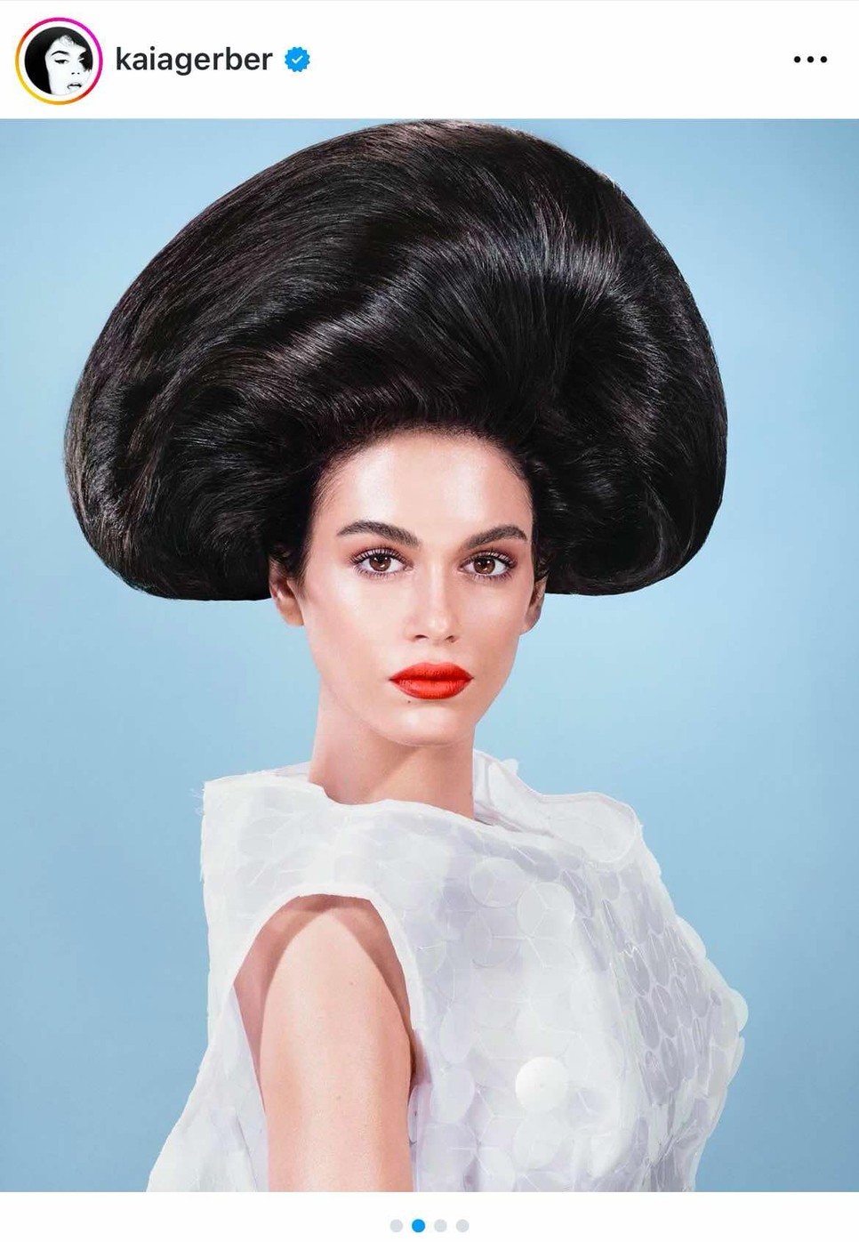 Elképesztő a hasonlóság, egyedül csak Cindy Crawford szépségpöttyének hiánya utal arra, hogy nem őt látjuk a képen