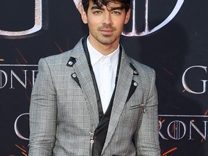 Joe Jonas kiszőkült! Ezt a frizurát látnod kell