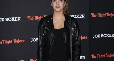 Palvin Barbara nagyon dögös szettben a vörös szőnyegen