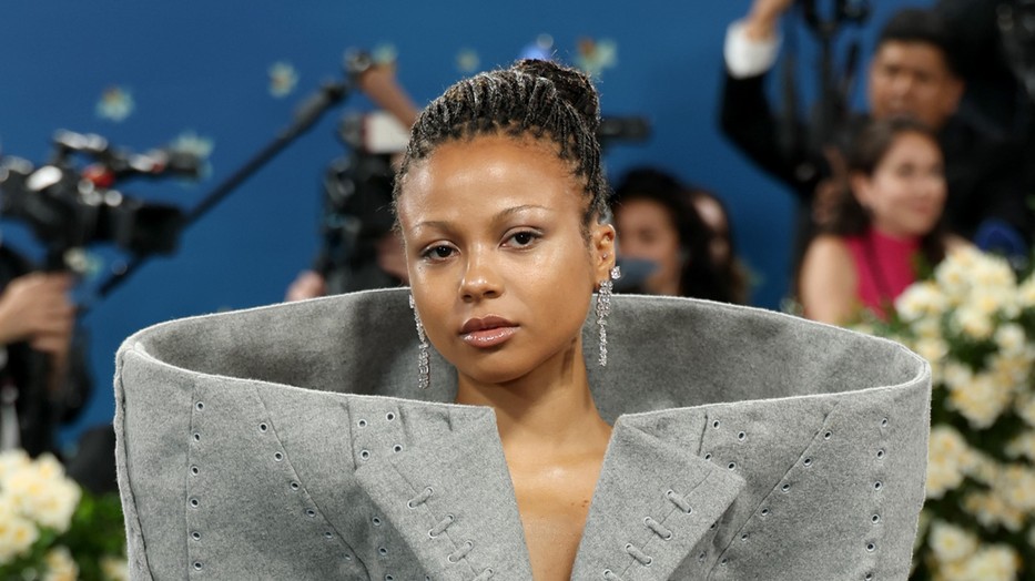 Myha’la Met-gálán ciselt Luar Lopez tervezte öltözete új sziluettet teremtett az innovatív, AI-insiprálta szabászat eszközeivel