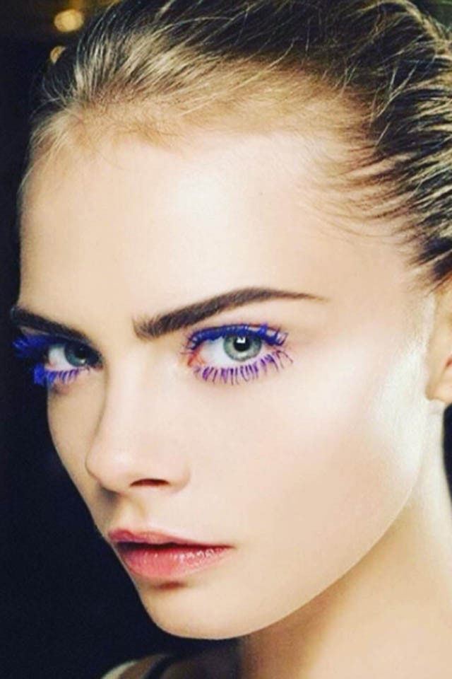 Ezért választja most sok sztár ezt a szemsmink színt