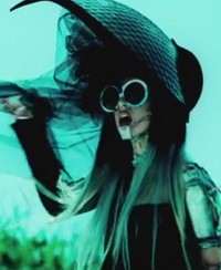 Kalap: Philip Tracey, Zakó: YSL