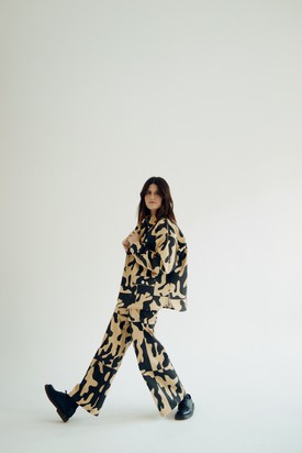 Benedek Ágota író a Kamay Ko kollekció kampányában Fotó: Sutus Fanni