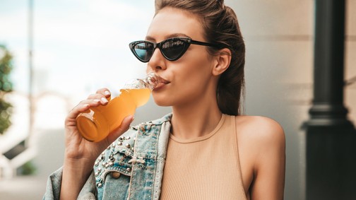 Milliók isznak belőle, pedig hajhullást okozhat ez a népszerű ital