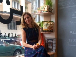 Lébárban indítja a hetet a divattervezőnő