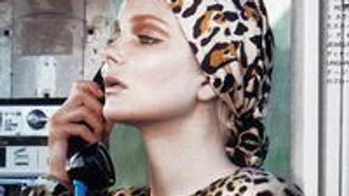 Szőke háziasszony lett Enikőből!