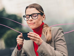 A koffeinmentes kávé és a fehérjepor is tiltólistás a neurológusok szerint, itt a teljes lista, mit nem fogyasztanának soha 