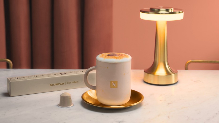 Olyan érzés lesz, mintha Párizsban kávéznál, ha a Nespresso Gourmet Almond Croissant Latte lesz a kedvenc poharadban