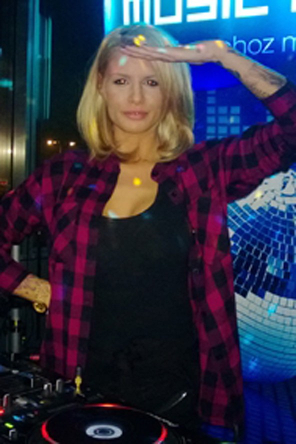 metzker viki, dj, lemezlovas, gardróbnapló, music fm