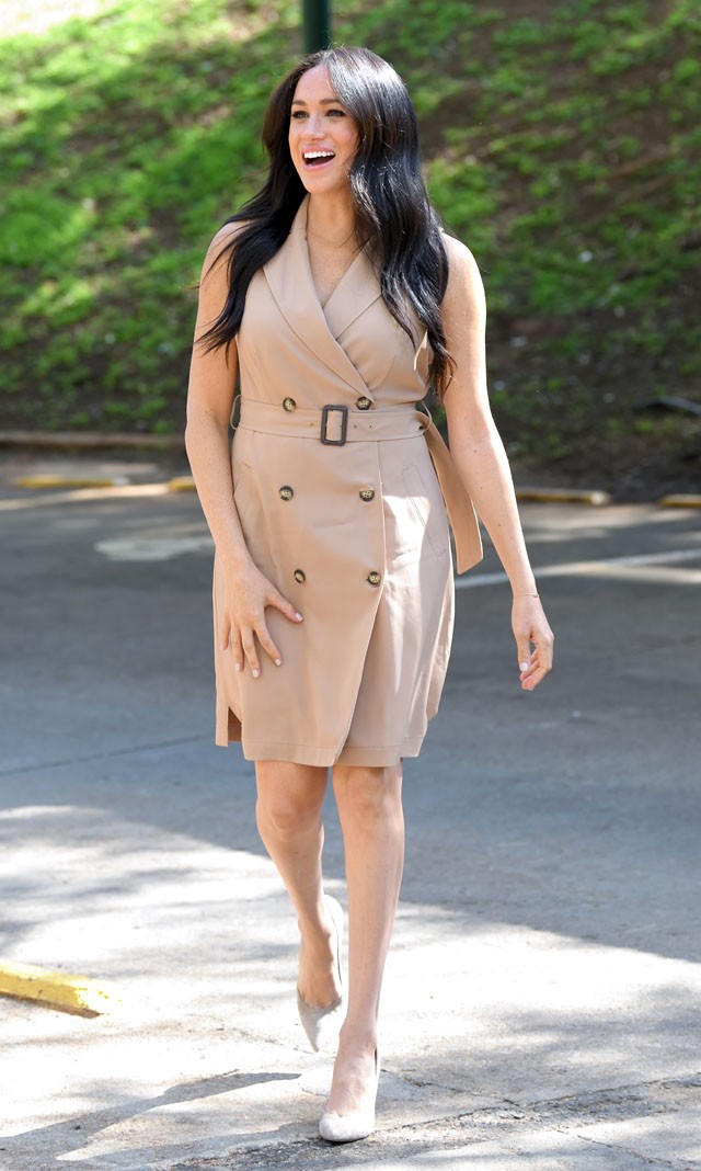 Ez Meghan hercegné kedvenc ruhája: a rövid és hosszú fazon is tökéletes