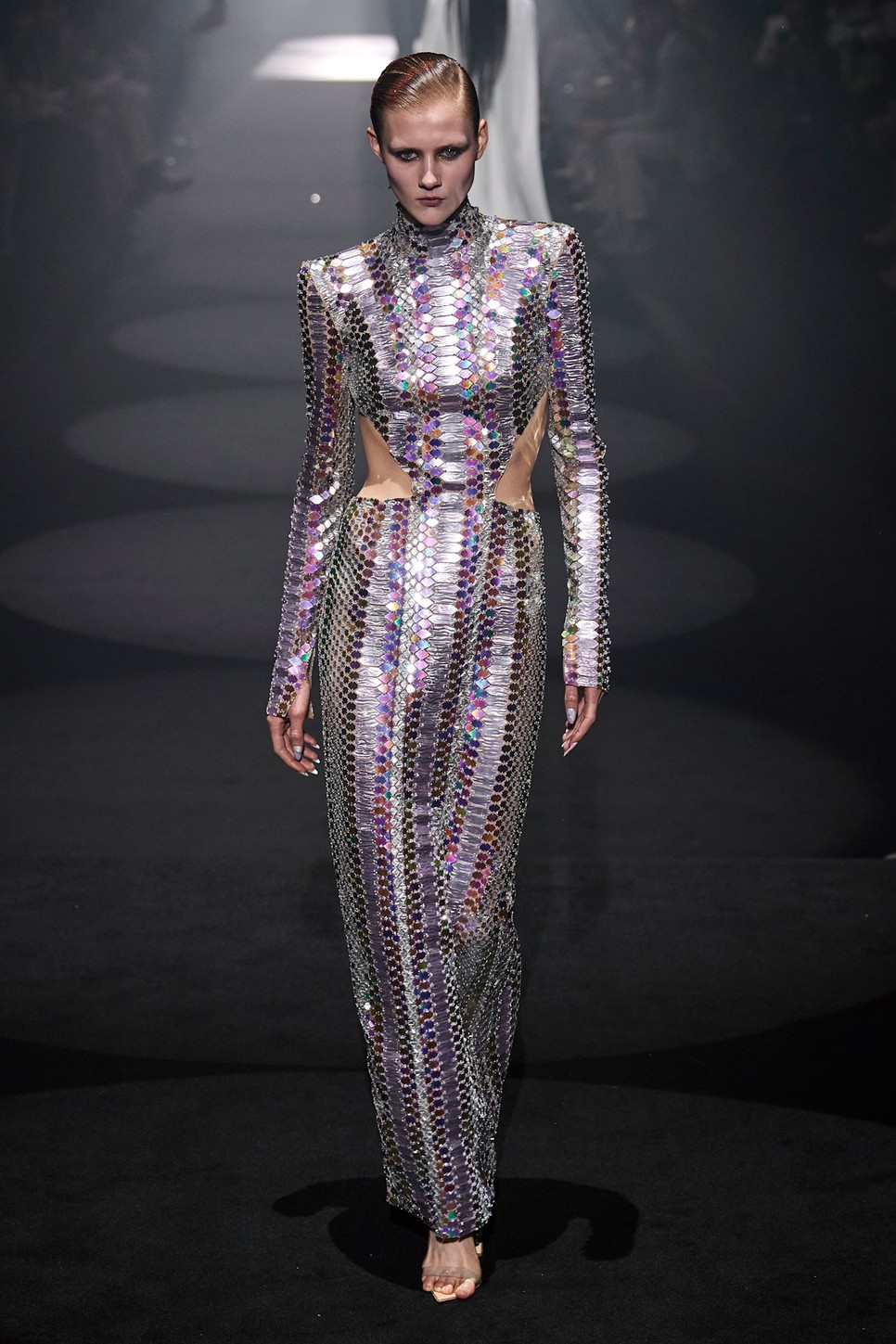 A Kígyó évében születettek sokszor bizalmatlanok, amivel hosszú távon nem járnak jól. Vajon 2025-ben tudnak ezen változtatni? Ruha: Julien Macdonald