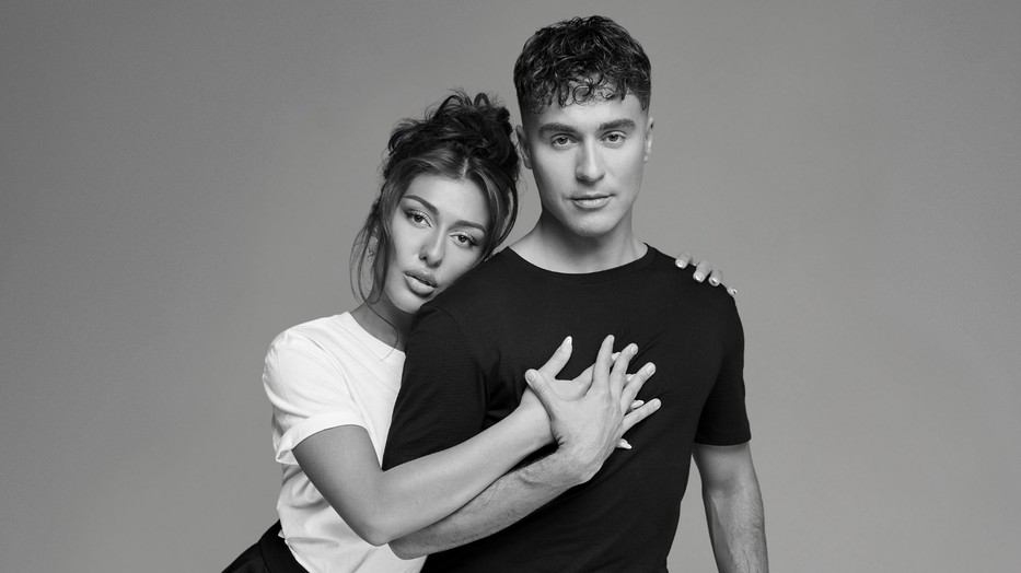 Mihályfi Luca &Hegyes Berci digitális címlapinterjú – Berci: Póló: ZARA Luca: Póló ZARA, Nadrág RICHARD DEMETER, Ékszer H&M