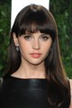 Felicity Jones hosszú barna hajához remekül illik a frufru. Ha neked is szép, nagy homlokod van, akkor bátran bevállalhatod, csak még jobban kiemeli a szemedet.