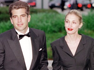 7 fotó a John F. Kennedy Jr. és Carolyn Bessette házaspárról, ami nem sokkal a tragikus haláluk előtt készült