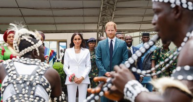 Kapaszkodj meg: Meghan Markle meztelen hercegnőnek öltözött, és szinte ragyog!