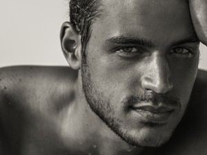 10 érzéki parfüm férfiaknak, aminek lehetetlen ellenállni